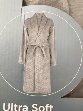 Wayland Square Ultra Soft Plush Flannel Bath Robe -Light Gray- New In Box
